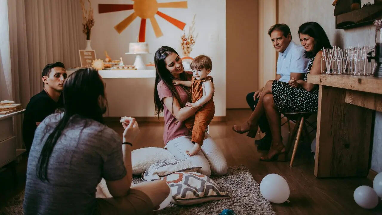 5 things parents should never let others do to their child at a social gathering