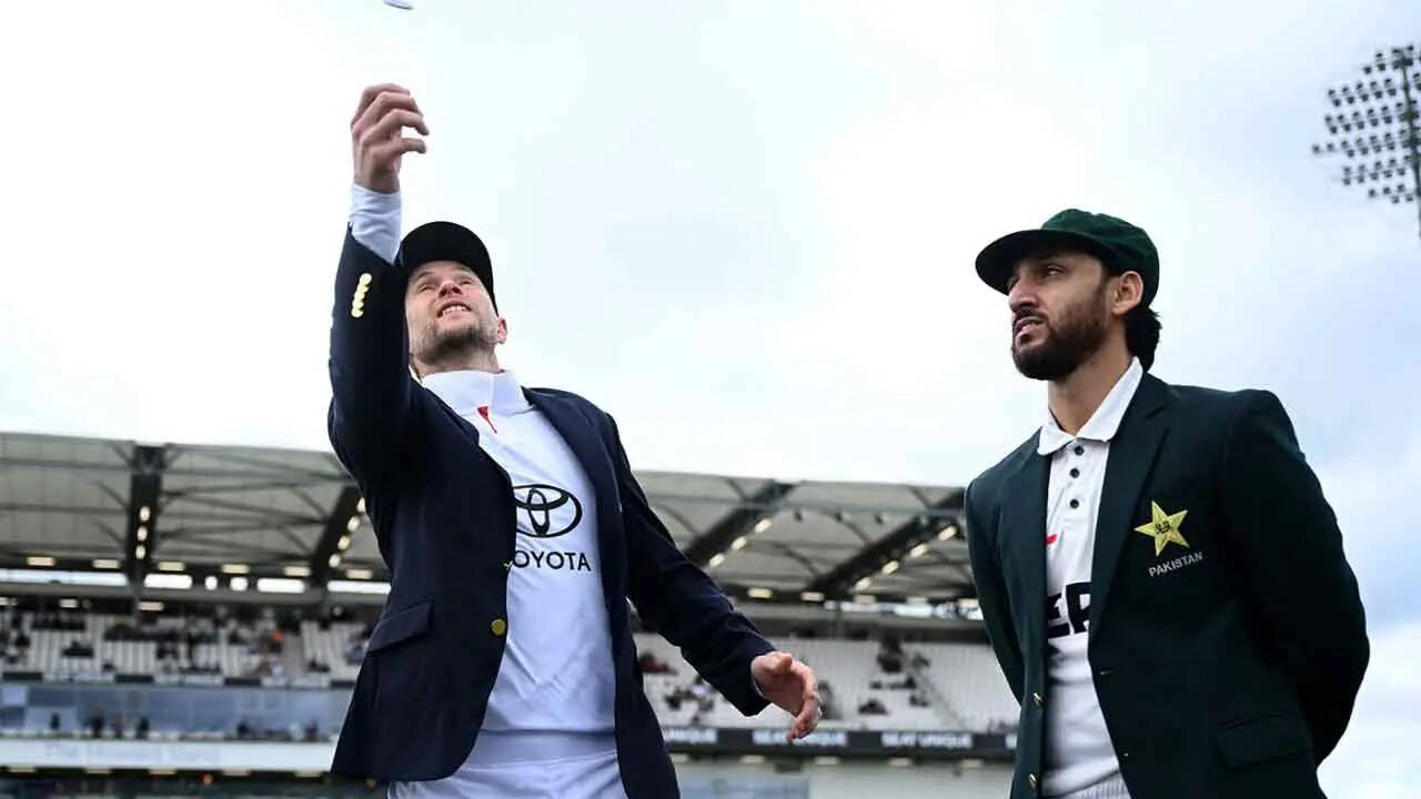 England 392/9 in 87.2 Overs