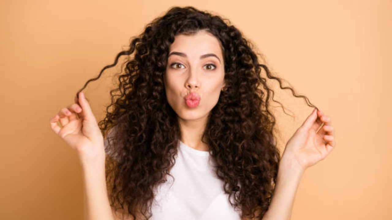 3 simple tips to turn frizzy hair into gorgeous curls
