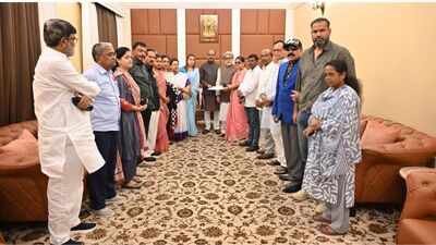 Lok Sabha Speaker seeks response from 20 rebel TMC MPs on disqualification petitions | India News
