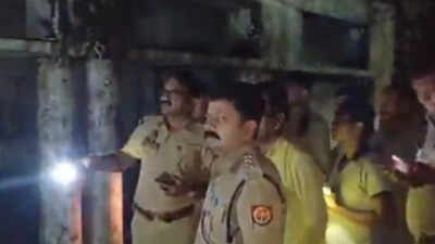 Pratapgarh house collapse kills 6 of family, lone survivor critically injured | Prayagraj News