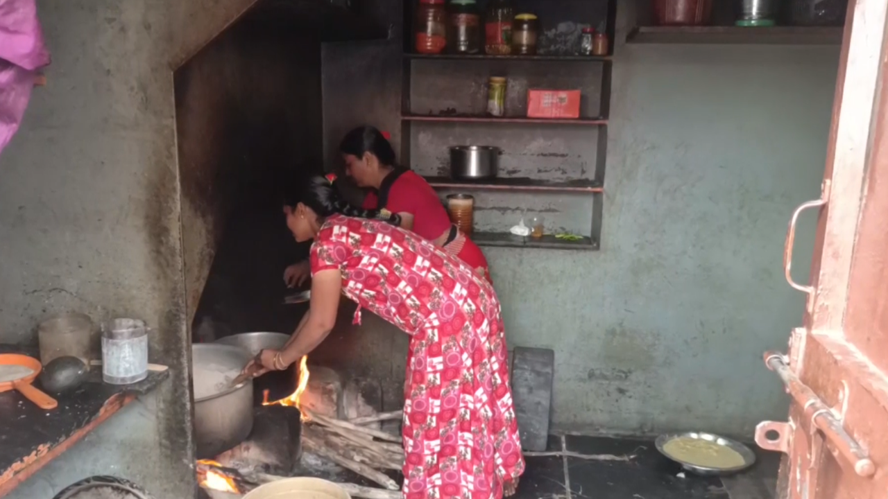 83 members, 6 generations, one kitchen: Meet the extraordinary family from Andhra Pradesh where 50 kg of rice is cooked every day |