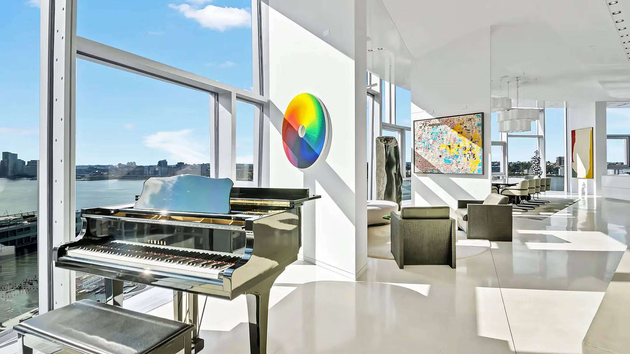 Hugh Jackman offers fans a month of free rent through Bilt as his $28.75 million New York City apartment, once listed for $38.9 million and rented for $125,000 a month, remains unsold after divorce |