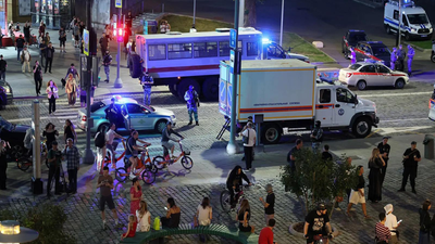Bomb blast outside Moscow restaurant kills 3, injures 21