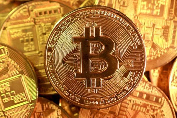 Bitcoin heads for third winning week in a row as macro pressures mount