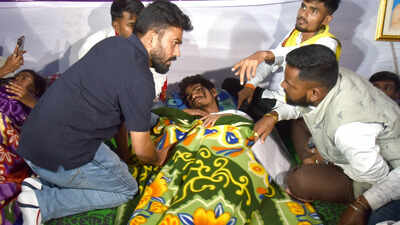 End fast, march to Mumbai: Cockroach Janta Party founder tells tribal students, targets PM CARES Fund | Nashik News