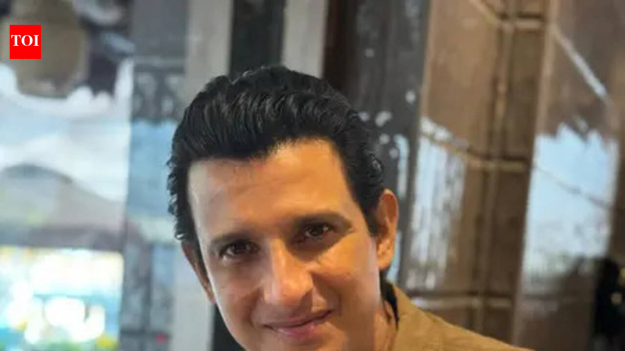 ‘Golmaal 5’: Sharman Joshi wraps up shoot, calls reuniting with Ajay Devgn a ‘beautiful opportunity’ | Hindi Movie News