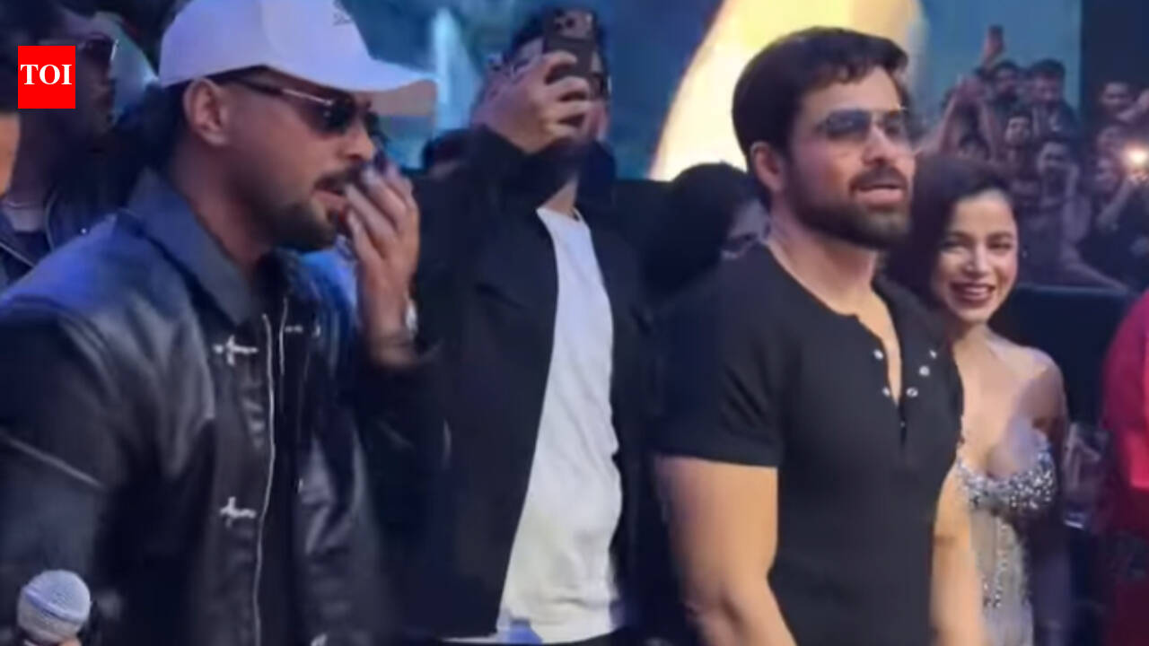 Awarapan 2: Emraan Hashmi takes over DJ console in Hyderabad, takes fans on nostalgic ride amid 'Awarapan 2' succes: Watch | Hindi Movie News