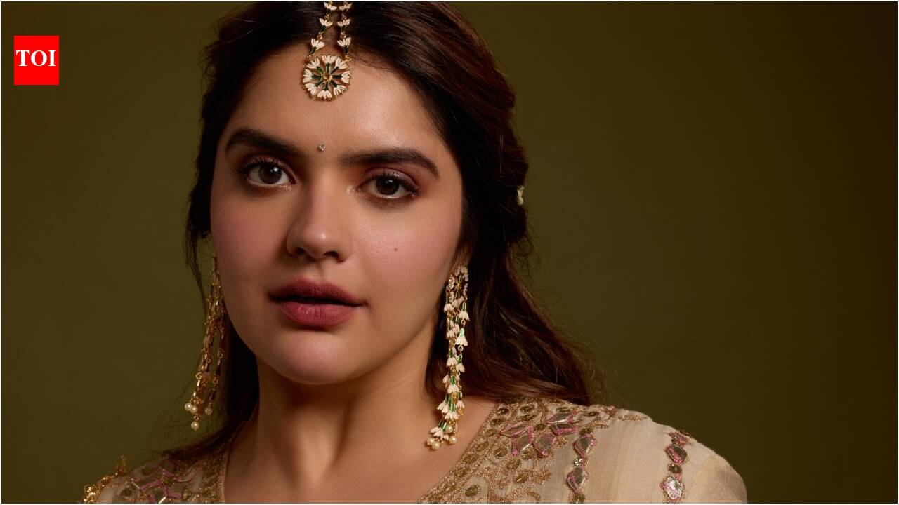 Anjali Anand: Ranveer Singh’s co-star Anjali Anand loses cool at paps for body-shaming comment, gives FEIRY reply: 'Apni biwi ko karna' | Hindi Movie News