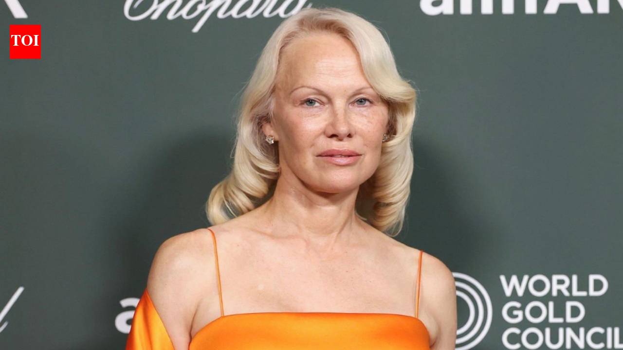 Pamela Anderson recalls being told she had ‘10 years to live’ after hepatitis C diagnosis: ‘It was a death sentence’; says feeling like ‘damaged goods’ still ‘haunts me’ | English Movie News