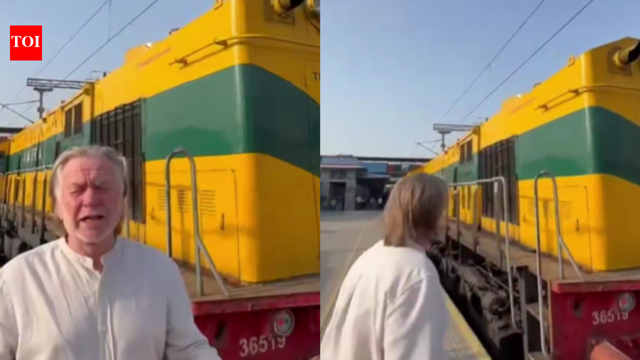 Australian High Commissioner India: "Sometimes, a charming Indian family offers me some food." Australian High Commissioner takes a train to experience India, and it is strikingly similar to their Prime Minister's 1991 backpacking trip