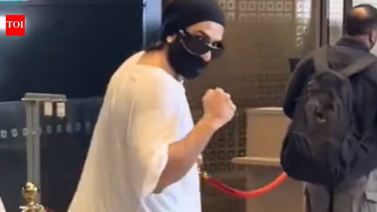 Ranveer Singh shields his 'Pralay' look at airport; wins hearts with humble gesture towards paparazzi and security guards |
