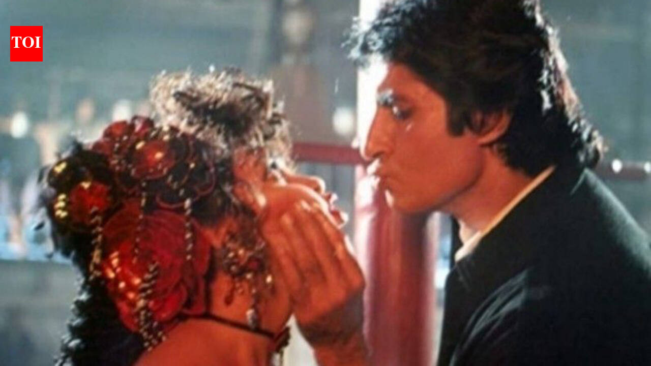 Amitabh Bachchan’s ‘Jumma Chumma’ shoot turned dangerous when Kimi Katkar was ‘thrown off 20 feet’; Chinni Prakash revealed her fall from cliff: It hurt her' | Hindi Movie News