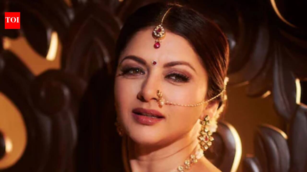 Bhagyashree’s Ganesh Chaturthi aarti sparks succession row in Patwardhan family; father declares adopted son Adityaraje sole heir |