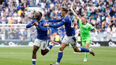 Everton shrug off transfer window woes to hold Manchester United