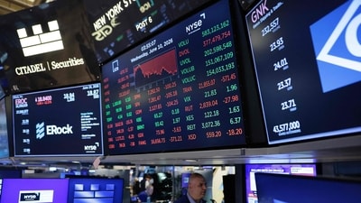 US stock market: Dow, Nasdaq, S&P 500 fall as oil tops $100, Fed rate hike bets rise