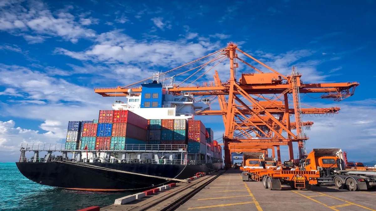 China export growth rises, widening trade surplus amid AI boom
