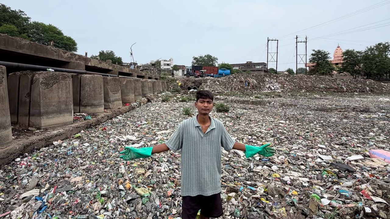 “I don’t know why people throw garbage in the river”: How 20-year-old viral sensation ‘Bittu Tabahi’ single-handedly cleaned MP’s Ajnar River despite no funding and health risks
