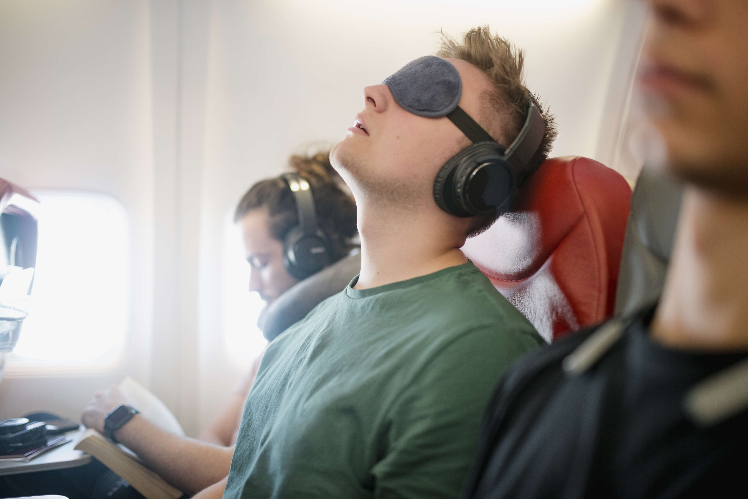 Sleep On Planes Warning: Falling asleep on planes? Flight attendant issues important warning to those who have this habit