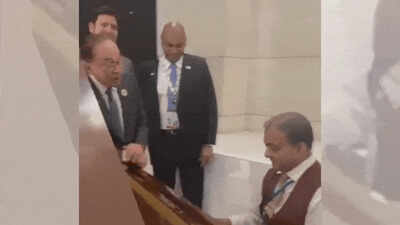 Watch: Malaysian PM sings Kishore Kumar's 'Khwaab Ho Tum Ya Koi Haqeeqat' at Brics Gala dinner | India News