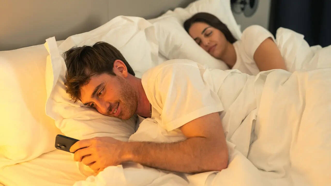 What your partner’s online behaviour says