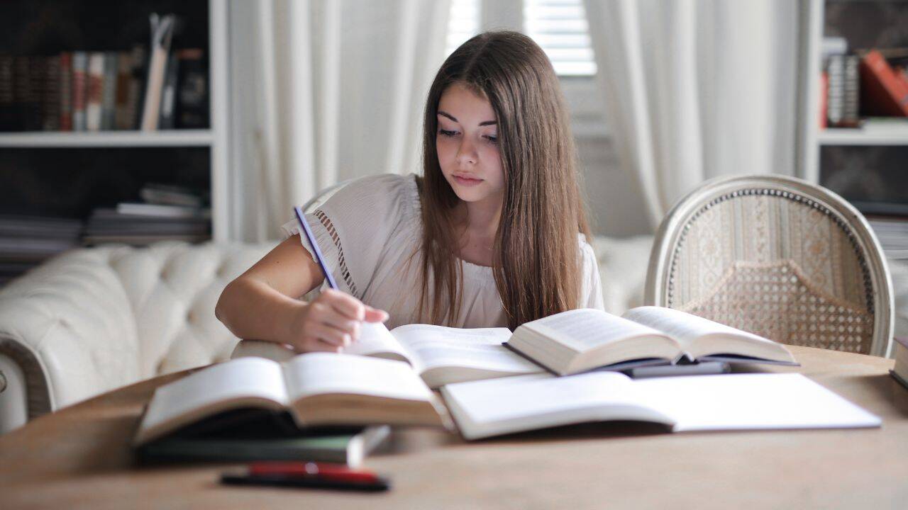 Struggling to focus? A neurologist shares 5 simple, science-backed ways to train your brain