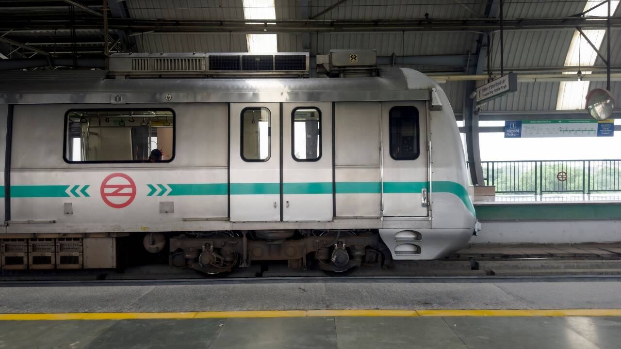 5 germ hotspots you touch at metro stations