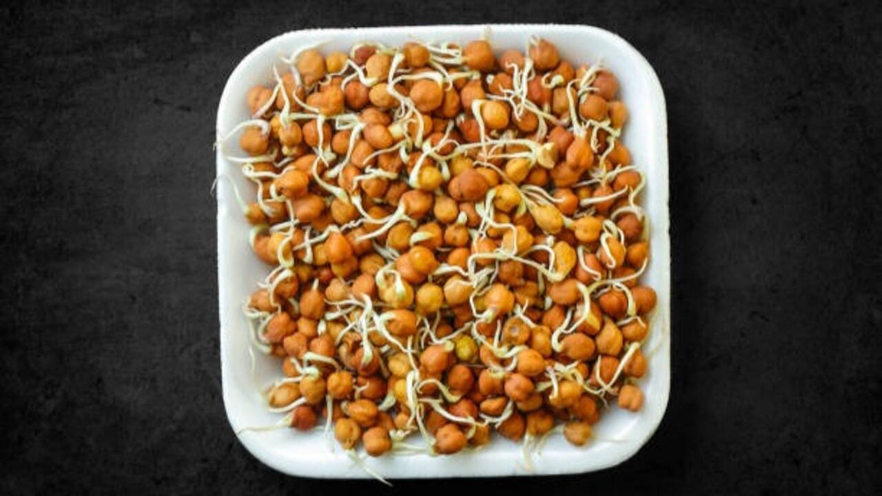 How to make fresh moong and chana sprouts in your kitchen