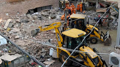 Delhi building collapse: 5 MCD officials suspended, death toll rises to 7 - key points | India News