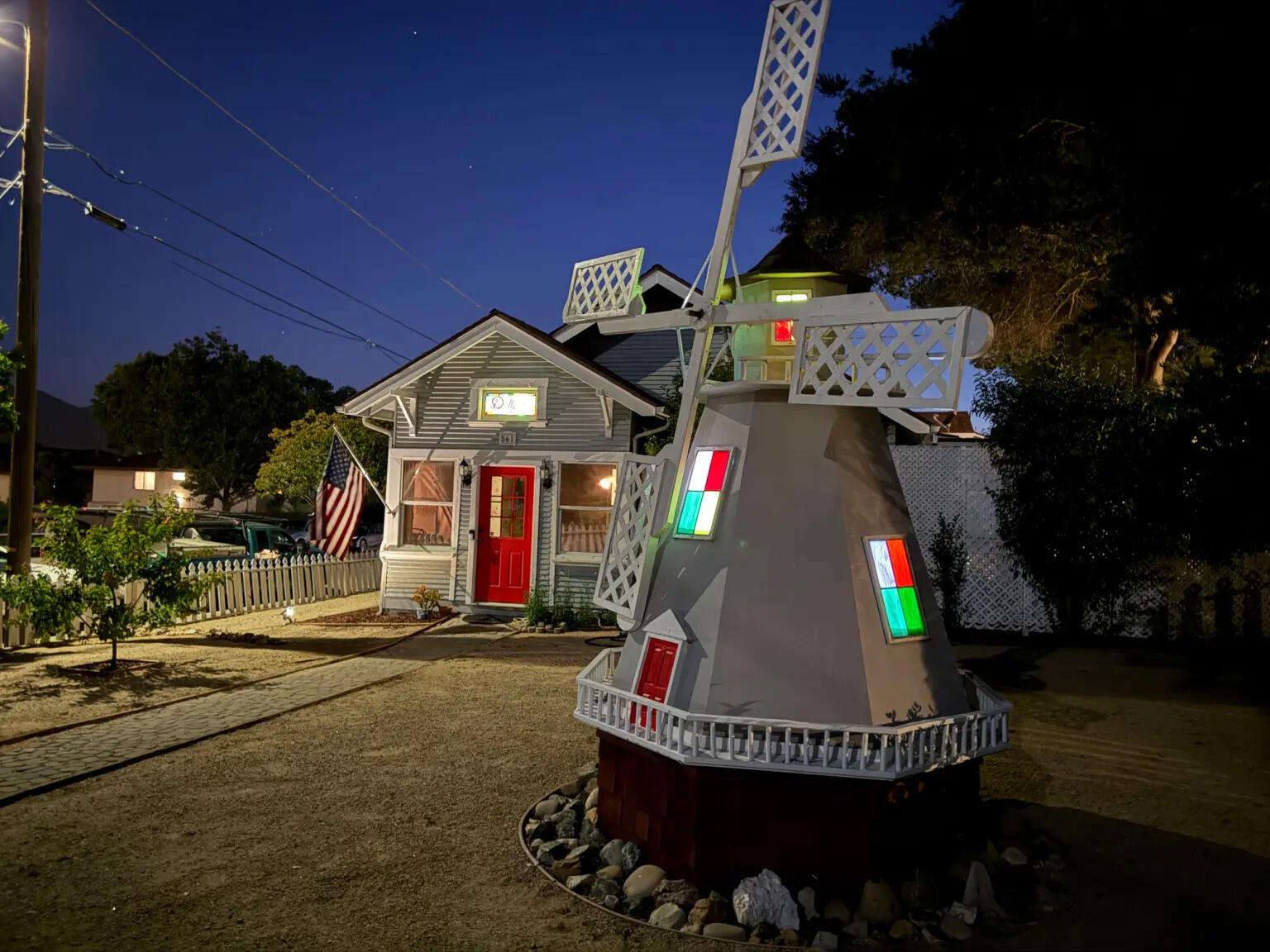 Dolly Parton’s former California cottage near Michael Jackson’s Neverland Ranch hits market for $1.995M; 3-home compound once cost previous owner $185K, later bought for $1.3M and renovated for $100K | English Movie News