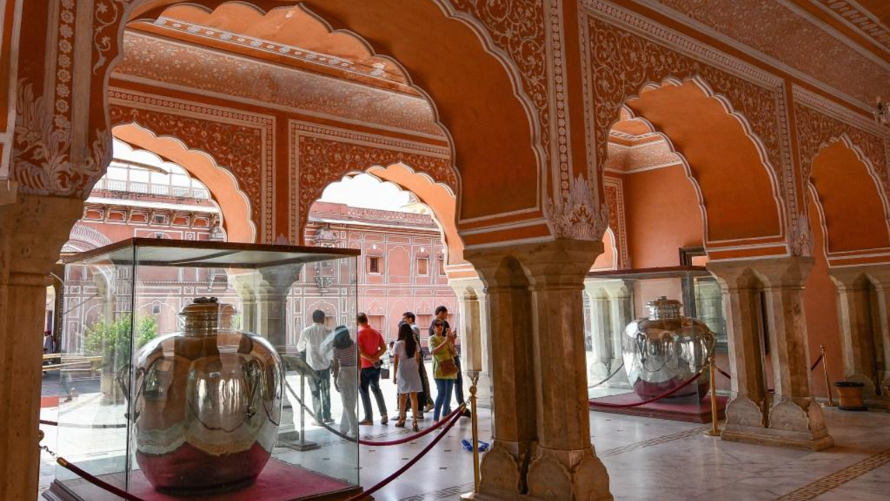 From diamond studded shoes to using Rolls-Royce cars as garbage trucks: Bizarre things Indian royalty did with their wealth