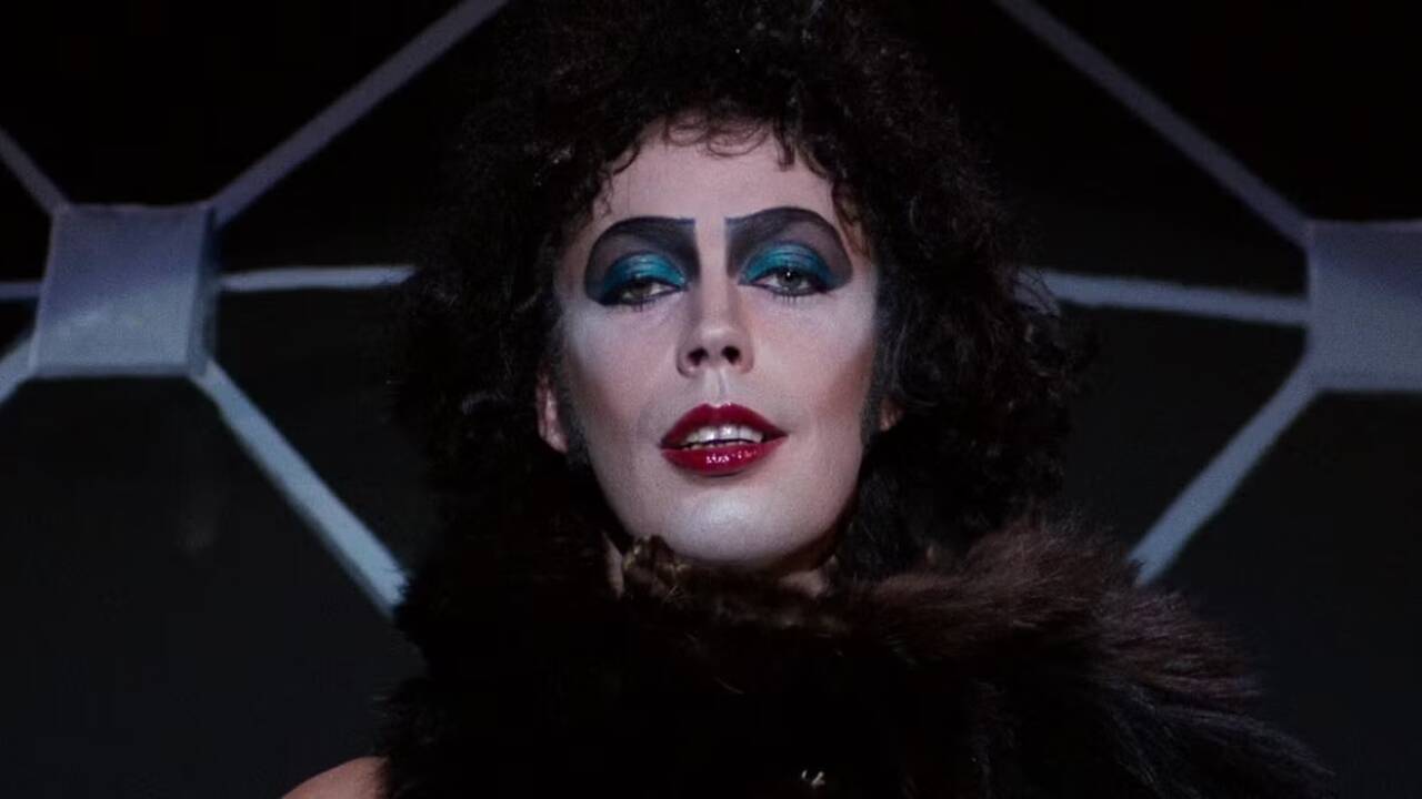 In 1993, Tim Curry bought Seyler House for USD 650,000 when it was on the brink of DEMOLITION, but he saved it and turned it into a Mediterranean dream house; now it's been sold for USD 7.5 million |