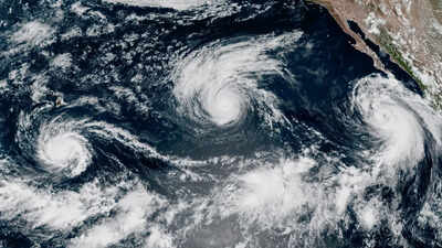 Hurricane Lowell holds Category 4 strength as Hawaii braces for a close call